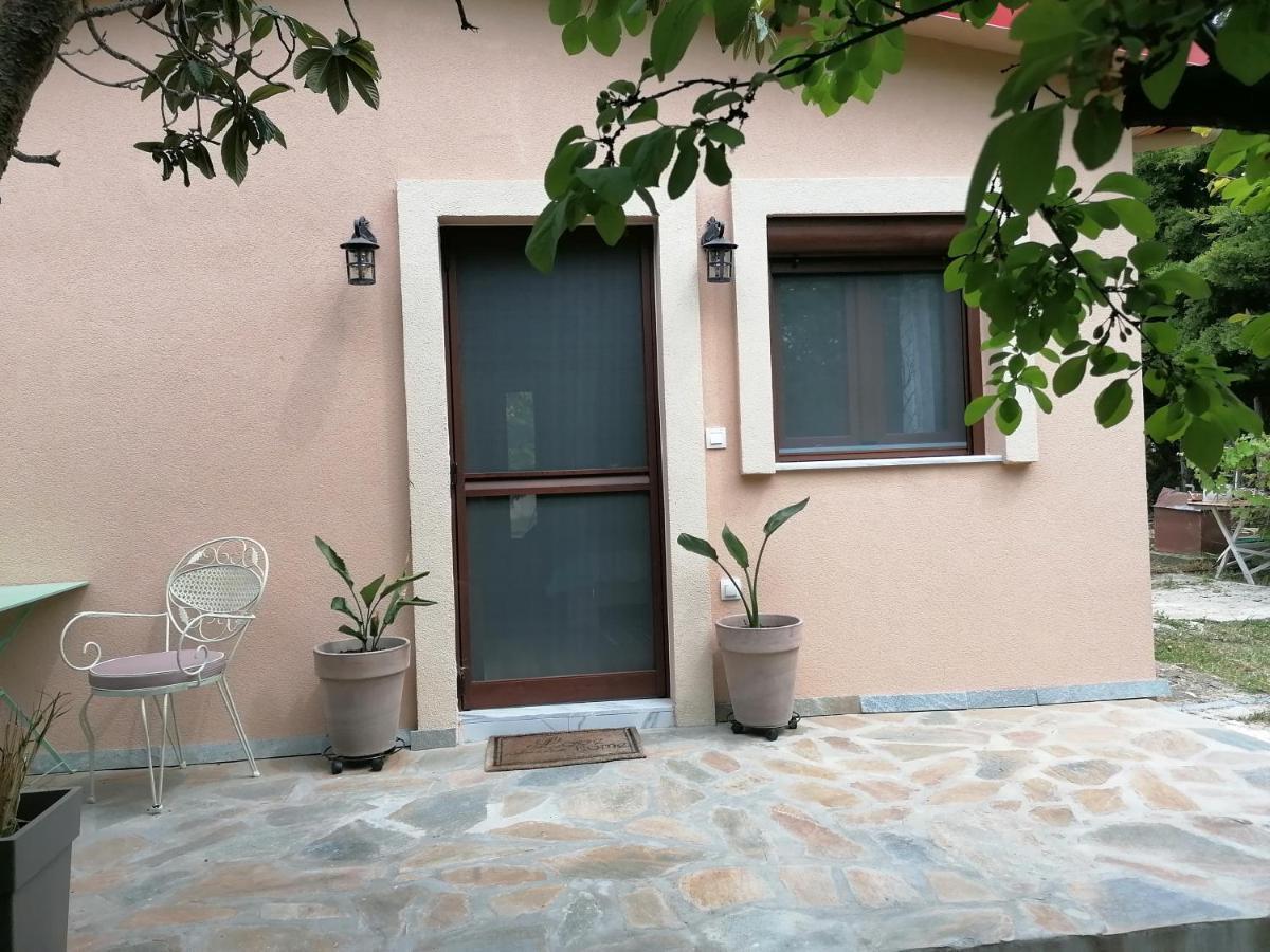 Vila Tiny House By The Sea Nea Skioni Exteriér fotografie