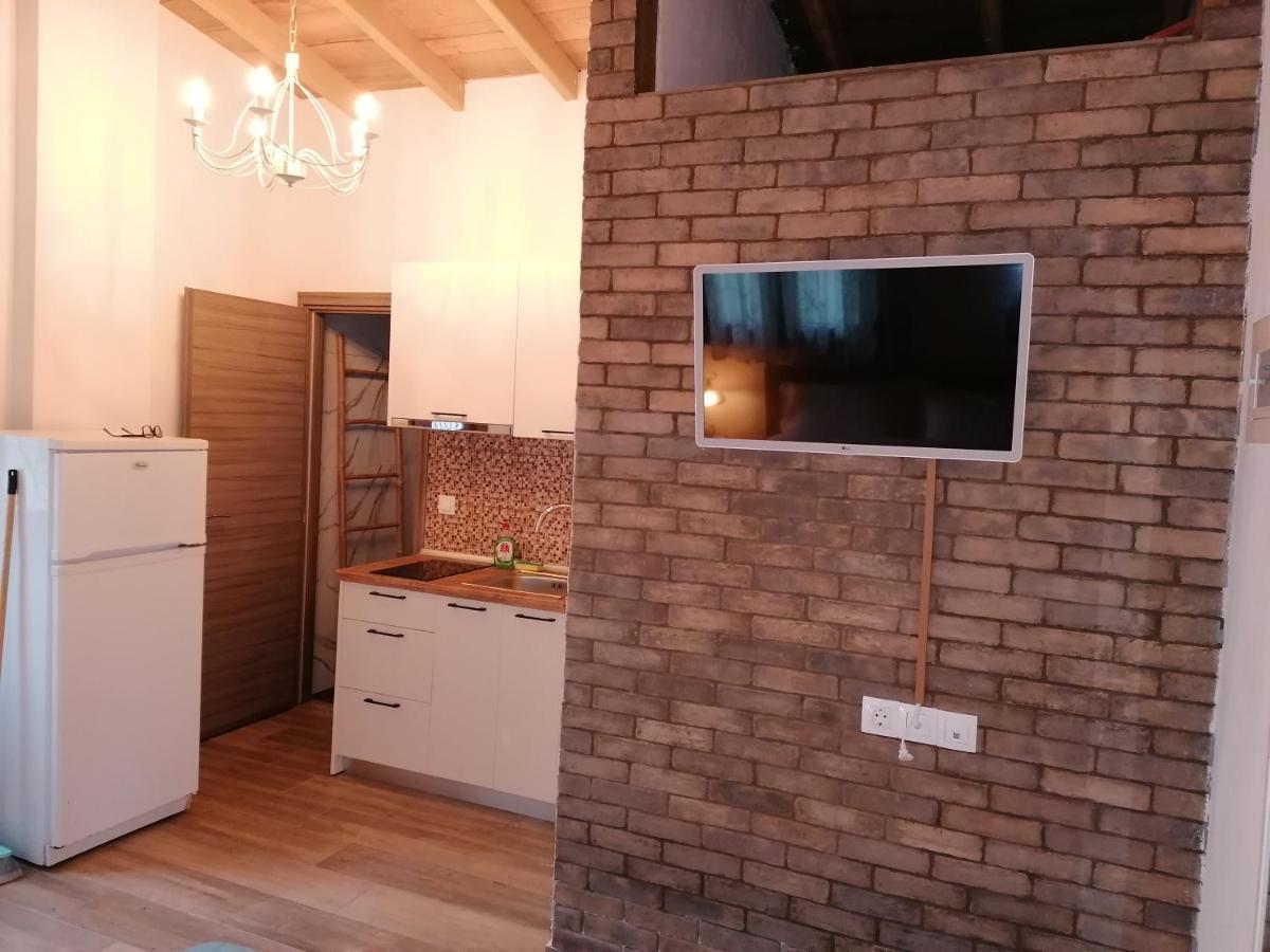 Vila Tiny House By The Sea Nea Skioni Exteriér fotografie