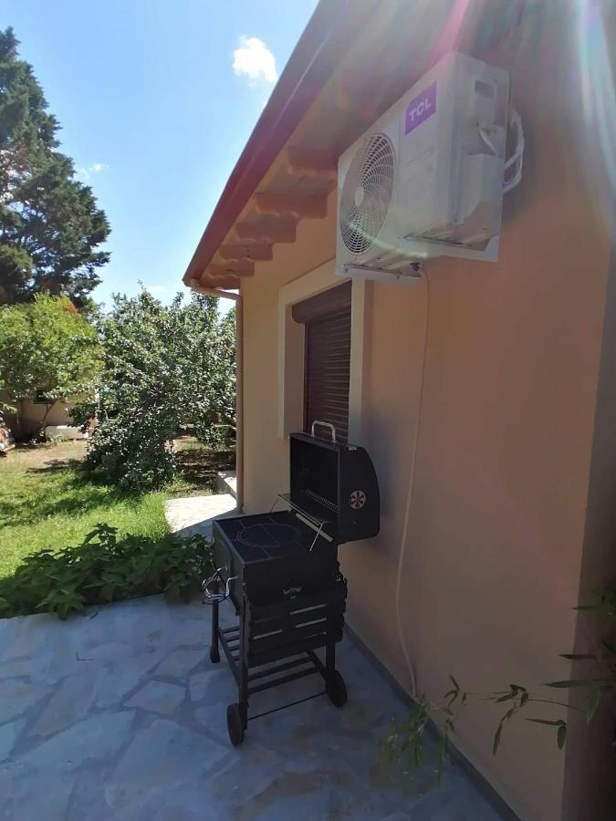 Vila Tiny House By The Sea Nea Skioni Exteriér fotografie