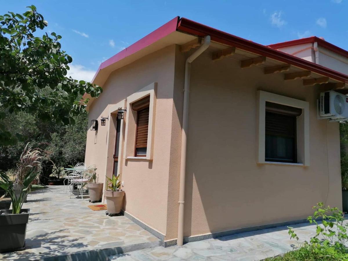 Vila Tiny House By The Sea Nea Skioni Exteriér fotografie