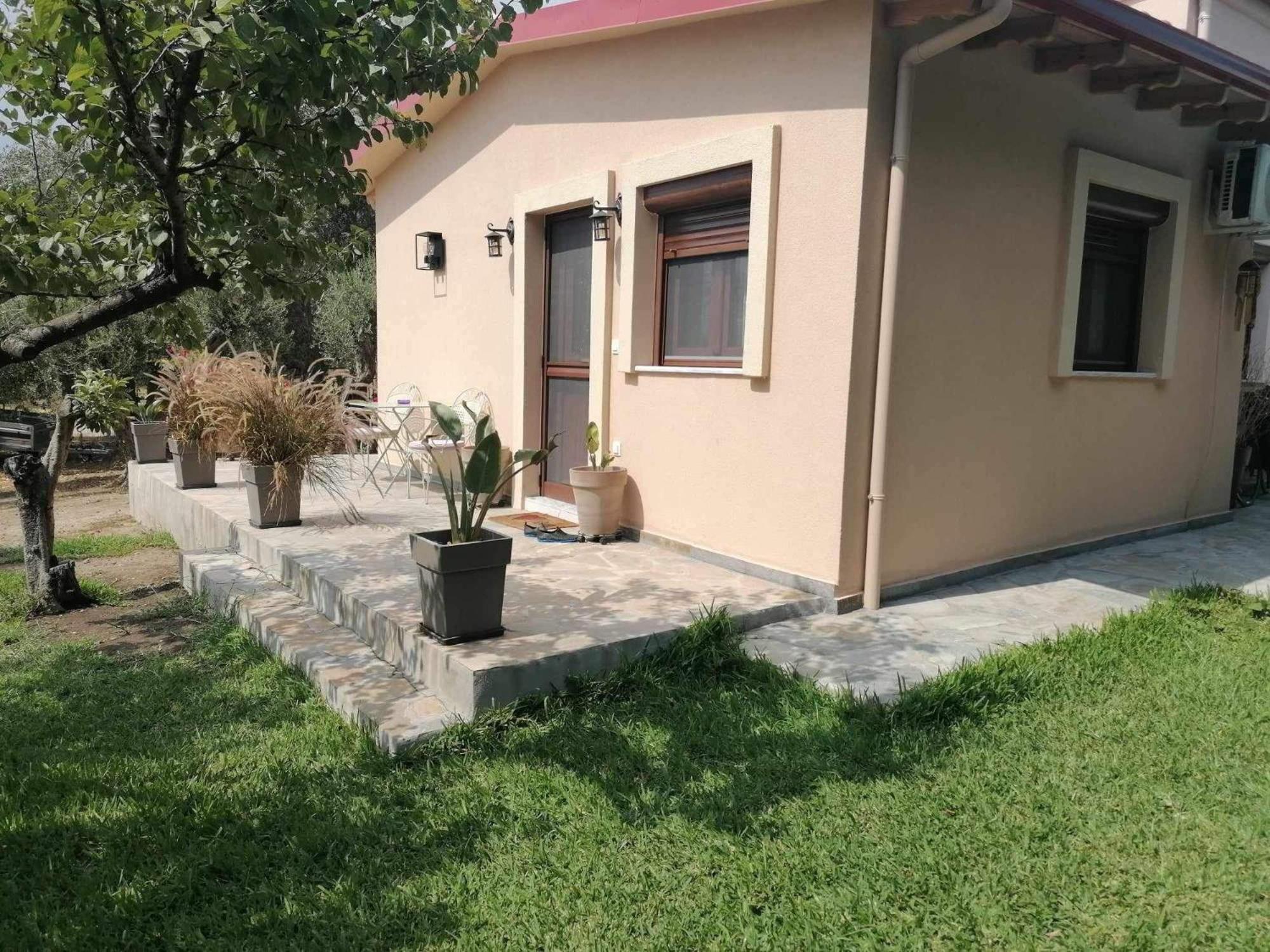 Vila Tiny House By The Sea Nea Skioni Exteriér fotografie